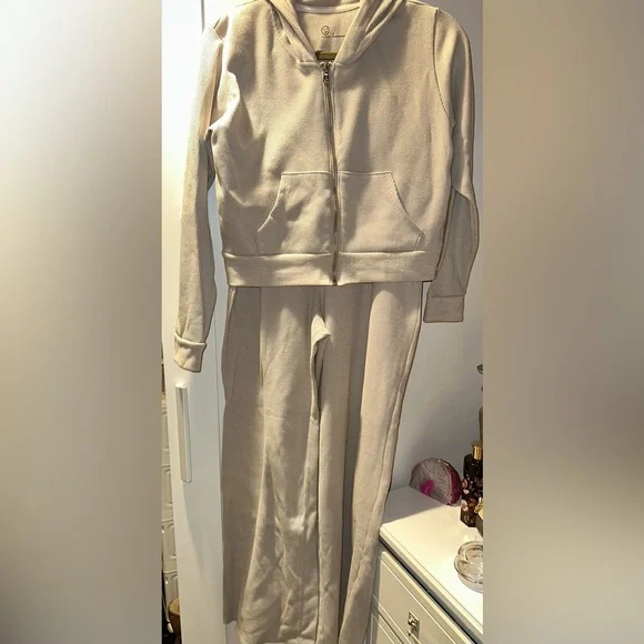 Hollister Gilly Hicks Cosy Waffle Zip-up Set - Picture 2 of 7